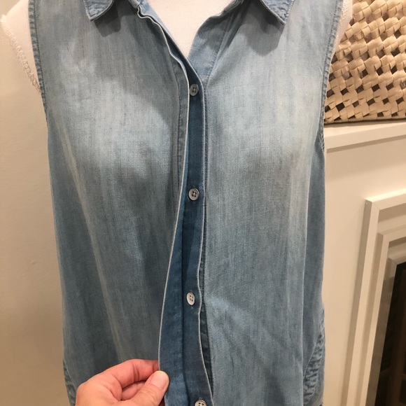 Anthropologie Cloth & Stone Light Denim Sleeveless Button Up Top - Size S - Picture 7 of 7